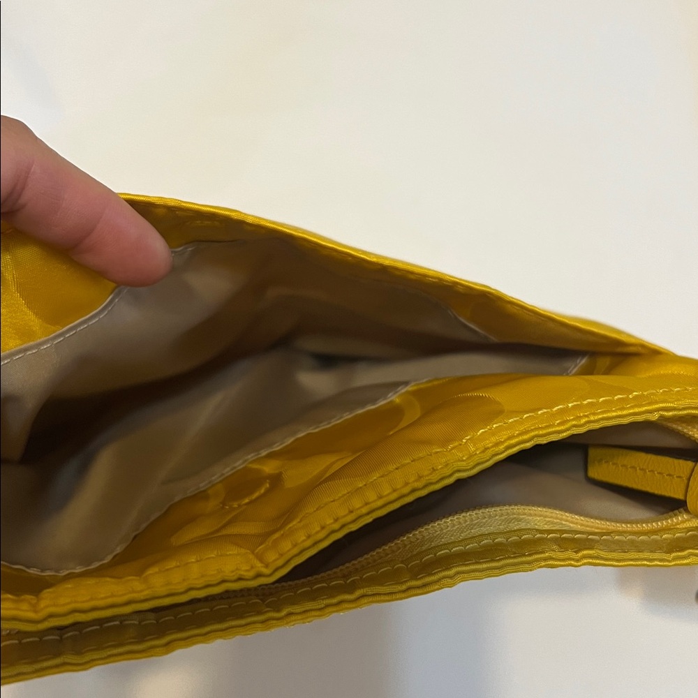 Coach Yellow Crossbody Bag. Never been used - Picture 7 of 8
